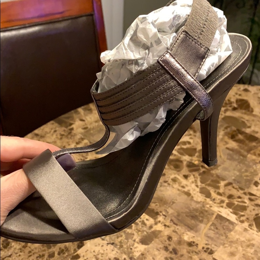 Kenneth Cole open toed sandals